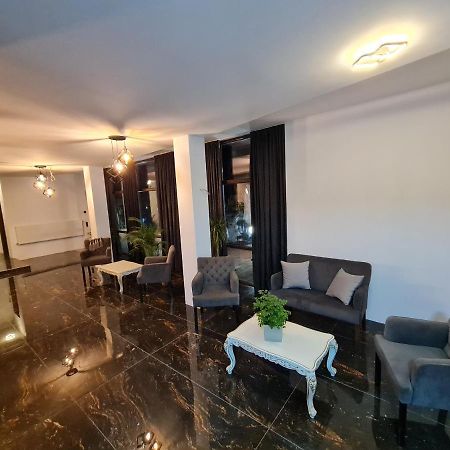 Cazare Palace Petroşani Esterno foto