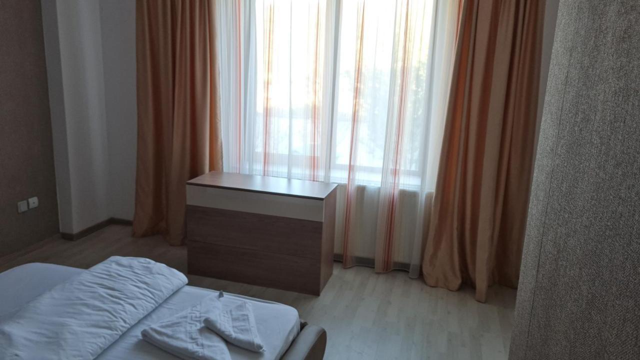 Cazare Palace Petroşani Esterno foto