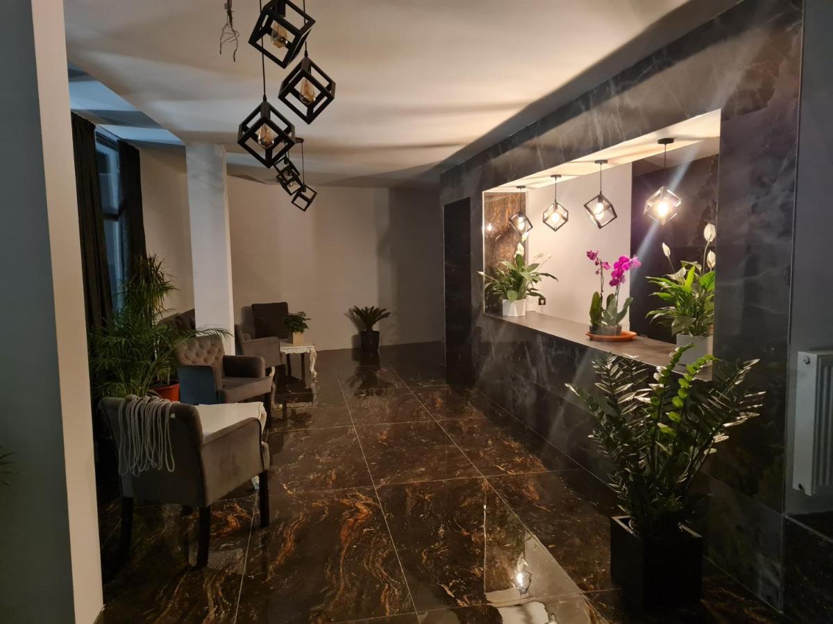 Cazare Palace Petroşani Esterno foto