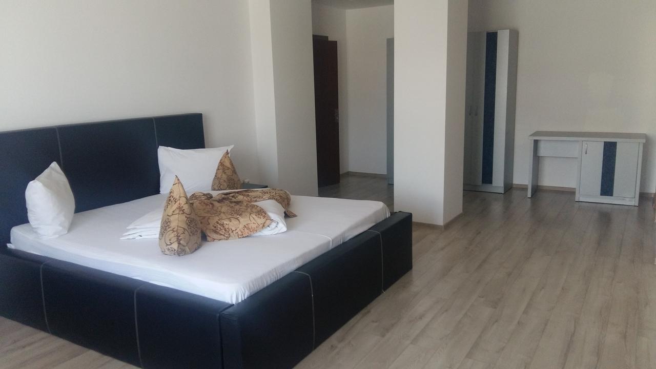 Cazare Palace Petroşani Esterno foto