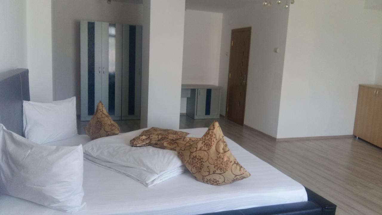 Cazare Palace Petroşani Esterno foto