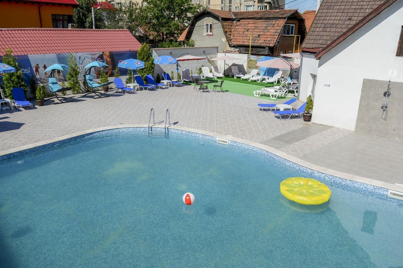 Cazare Palace Petroşani Esterno foto
