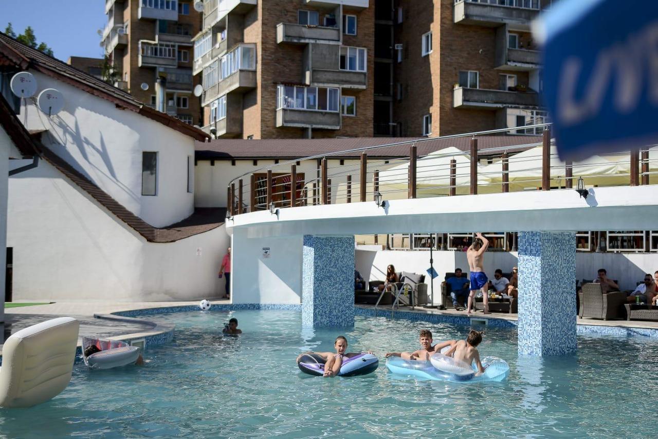 Cazare Palace Petroşani Esterno foto