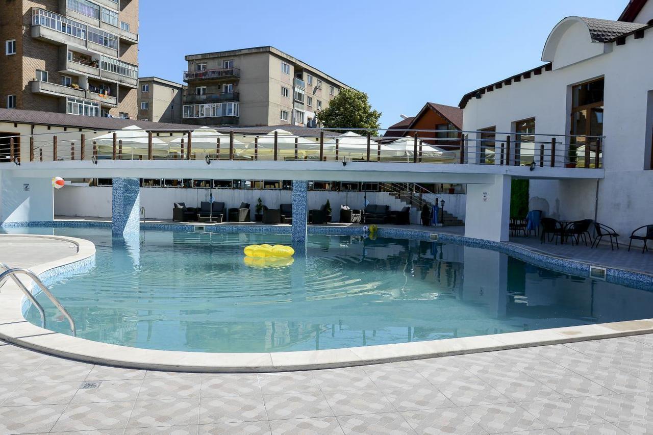 Cazare Palace Petroşani Esterno foto